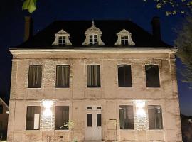LES JACQUEMARTS NORMANDS Maison d'hôtes - Guesthouse，位于贝尔米斯尼尔的度假短租房