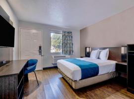 阿纳海姆6号汽车旅馆 - 富勒顿东，位于安纳海姆的酒店