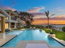 Infinity Pool Paradise I Luxe Waterfront Living