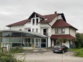 Apartments with parking spaces Karlovac - 22056