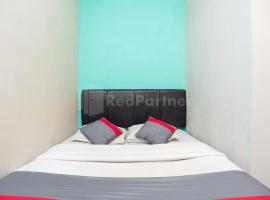 J&B Rooms Utan Kayu Jakarta Mitra RedDoorz，位于雅加达雅加达东部的酒店