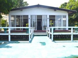 Thalladi Holiday Bungalow，位于马纳尔的酒店