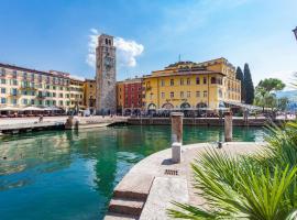 Hotel Sole Relax & Panorama，位于加尔达湖滨的酒店