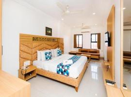 HOTEL GALAXY SURAT，位于苏拉特的酒店