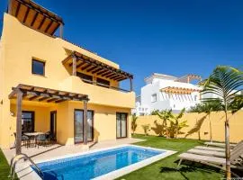 VILLA WITH 4 BEDROOMS AND PRIVATE HEATED POOL