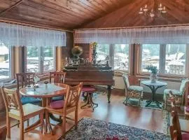 4 Bedroom Gorgeous Home In Kamianna