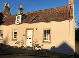 Jasmine Cottage, sleeps 6 near Elie, with garden