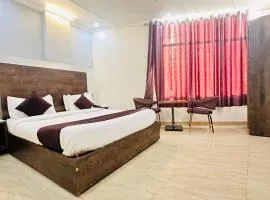 Hotel S R Palace Delhi Airport Unit BY URBAN Luxury