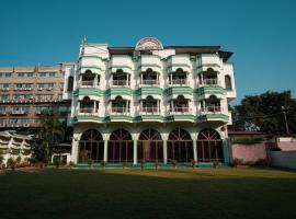 HOTEL GIRDHAR MAHAL，位于印多尔的酒店