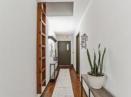 Historic Thornton Studio Retreat，位于Thornton的酒店