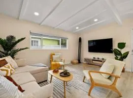 Charming Zen Venice Beach 3BR Home w/Patio & W/D