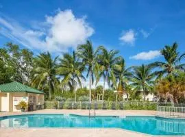 NEW Grenada Suite - Parking Pool & Pets 209