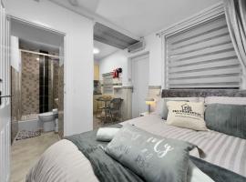 Stylish Studio Suite w/ VIP lounge access - Maerdy，位于Maerdy的公寓