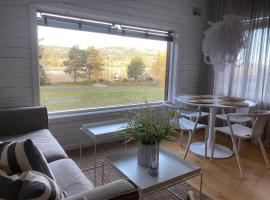 Peaceful and Scandinavian-style Guesthouse with Scenic Nature and Seaview，位于Domsjö的别墅