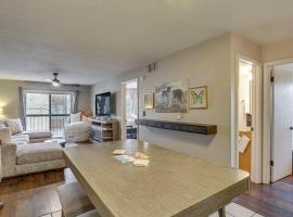 Grand Junction Condo Balcony, Community Pool!，位于大章克申的公寓