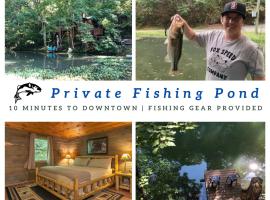 The Fishing Hole Cabin - Sage Vacations，位于加特林堡的酒店