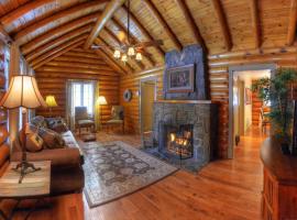 Historic Log Cabin #14 at Horse Creek Resort，位于拉皮德城的酒店