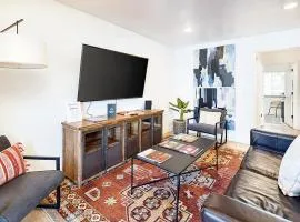 Near Downtown Stylish 2BR With Amazing Patio - 3