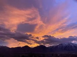 Sleeps 20! Rare Family Friendly House.