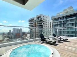 Apartaestudio Jacuzzi Centro Comercial Gimnasio ALTOPRADO，位于巴兰基亚的带热水浴缸的酒店