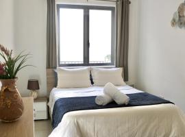 Convenient location Master bedroom，位于斯利马的民宿