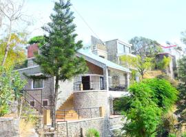 The Colonial Kaanchi House Mount Abu，位于卜山的带停车场的酒店