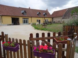 Datcha Bourguignonne, Chambres & Gîte，位于Maconge的酒店