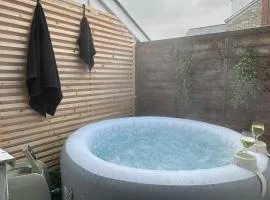 2 Bedroom Flat With Hot Tub