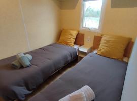 Mobilhome Côté Haie，位于Holque的酒店