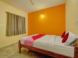 OYO Flagship 81451 Surya Rooms，位于Tumkūr的酒店