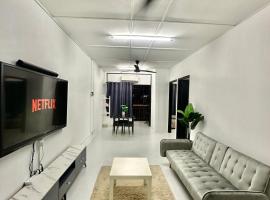 Homestay Syahezzie fully aircond Netflix With Jacuzi，位于安邦的公寓