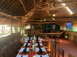 Patamu Restaurant & Lodge，位于卡拉图的木屋