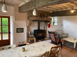 Maison de campagne, Au 40, Morvan, Bourgogne，位于La Comelle的低价酒店