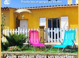 RÉGUSSE VERDON - Belle maison de vacances 2 chambres - Jardin - Calme，位于雷居斯的度假屋