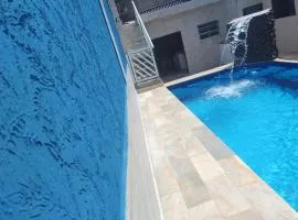 Linda casa Edícula "fundos do terreno" com piscina