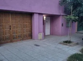 "La Violeta" casa con jardín y cochera, San Pedro