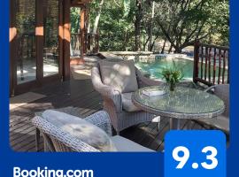 Dreamy 3 bedroom villa on the edge of the Sabie River in Kruger Park Lodge，位于雾观的酒店