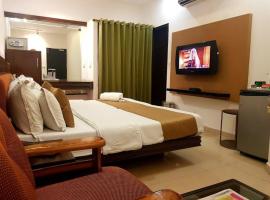 Hotel White Tree, Chandigarh，位于钱德加尔的酒店