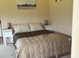Carrickfergus Cottage Unit 2，位于Harihari的酒店
