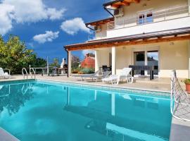 Exklusive 4-Sterne-Villa Mare - WLAN - Pool - Grill，位于Plovanija的酒店