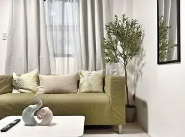 15 Secs to Beach-2BR w/ Kitchen & Newly Renovated
