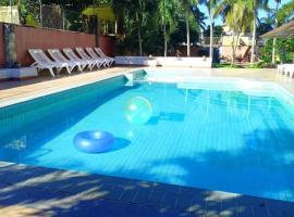 Cozy & Spacious Apartament Boca Chica Beach，位于博卡奇卡的带泳池的酒店