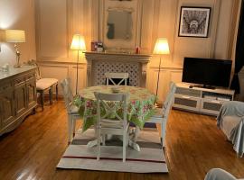 EGLANTINE APPARTEMENT CENTRE HISTORIQUE DE DINAN，位于迪南的酒店