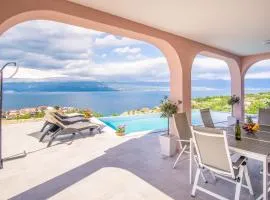 Apartment with a private pool, enchanting view, beach - by Traveler tourist agency ID 2122