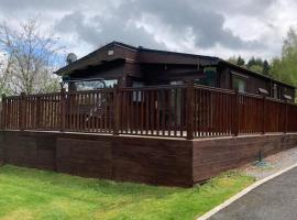 Cwtch Cymru Lodge 7F Caer Beris Holiday Lodge Park，位于比尔斯韦尔斯的酒店