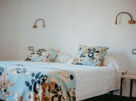 Hostal Restaurant Mussons Vins，位于Poboleda的酒店