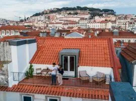 Romantic Getaway with Fantastic Terrace and Parking at downtown Lisbon