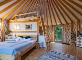 Jurty nad Sanem，位于卢托维斯卡的酒店