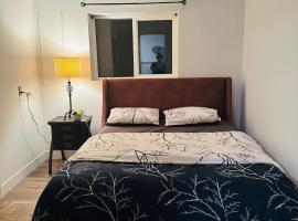 1 BHK Guest Suite in Cultus Lake，位于奇利瓦克的乡村别墅