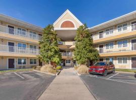 Extended Stay America Suites - St Louis - Westport - E Lackland Rd，位于马里兰高地的酒店